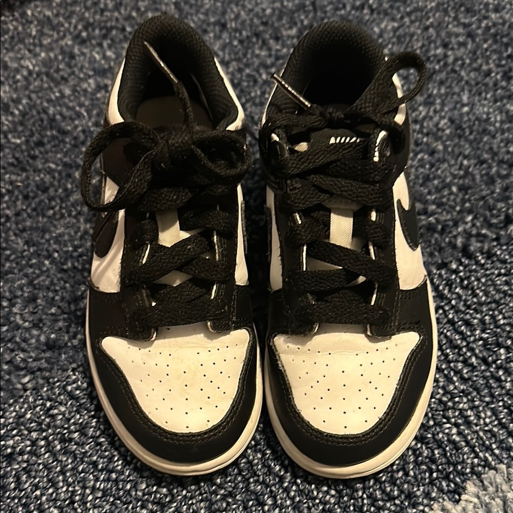 Nike Black and White Sneakers Classic Design